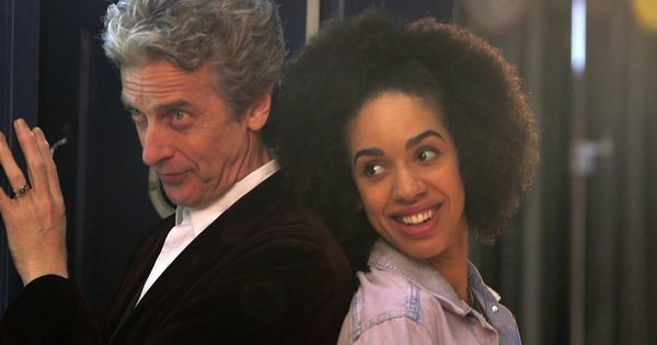 Foto: Peter Capaldi y Pearl Mackie en 'Doctor Who'.