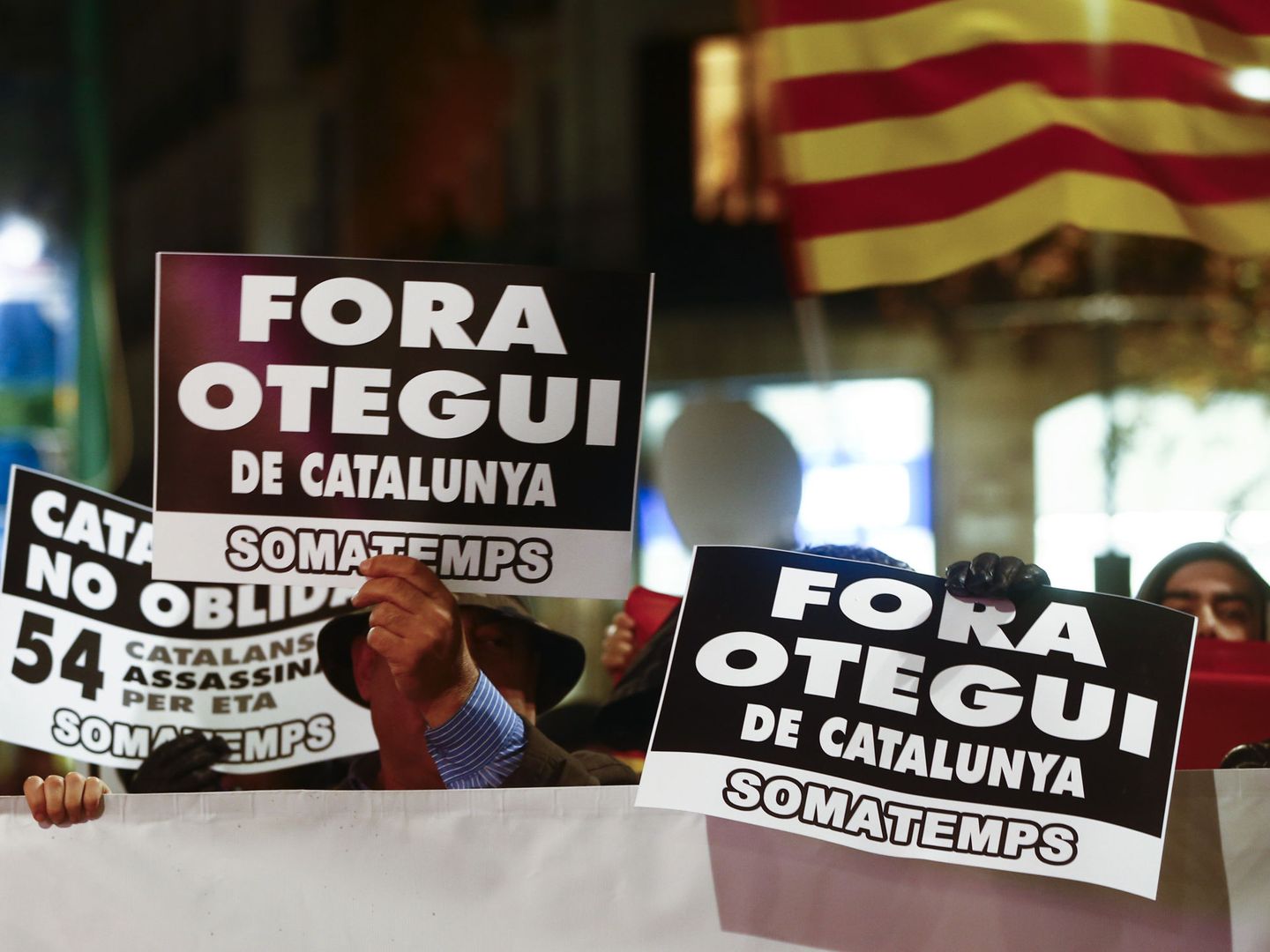 Protesta de Somatemps contra la presencia de Arnaldo Otegi en Barcelona en enero de 2017. (Efe)