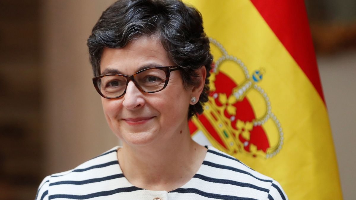 Del 'bombo' a las vacunas: los frentes internos de Laya debilitan la diplomacia española