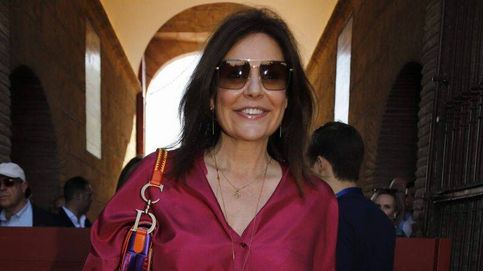 Noticia de Nuria González recupera la sonrisa en una tarde de toros en Sevilla con amigas