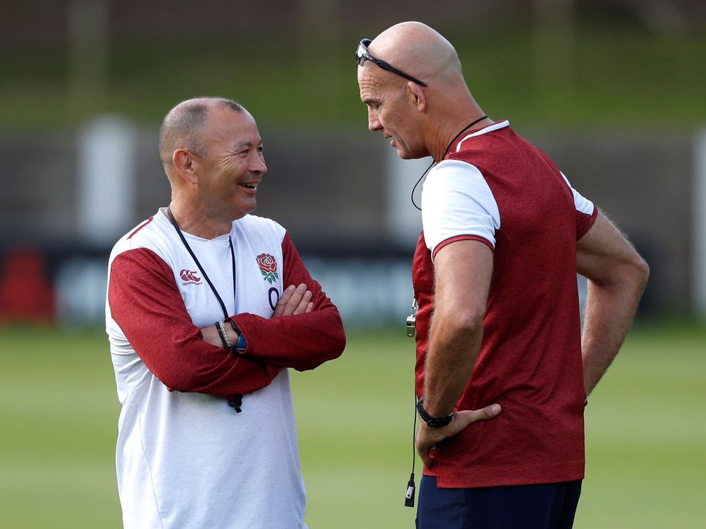 Foto: Eddie Jones y John Mitchell conversando en un entrenamiento. (Reuters)