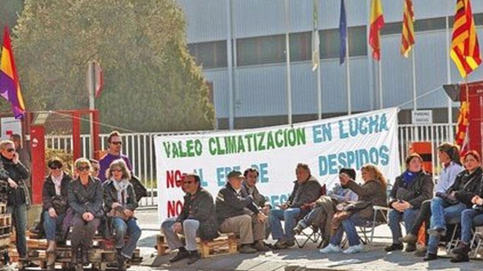 Foto: Una protesta de la plantilla de Valeo en la fábrica de Martorelles. (EFE)