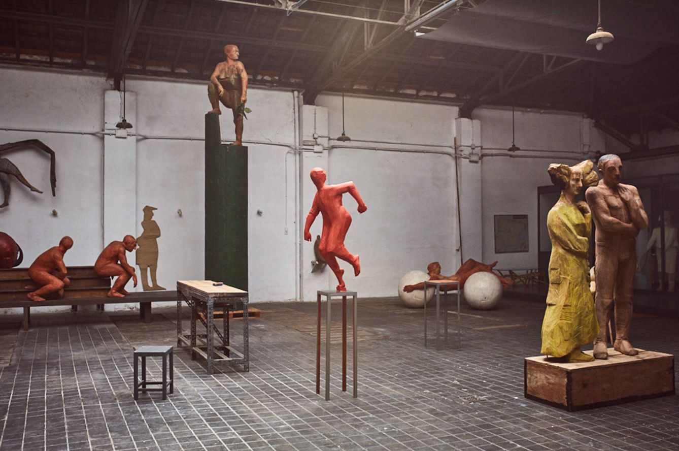 Algunas de sus esculturas en el taller. (Fotografía: Jacobo Medrano)