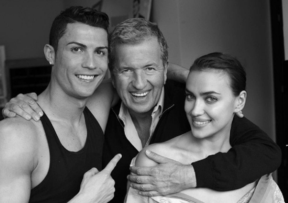 Foto: Cristiano Ronaldo e Irina Shayk junto a Mario Testino (Instagram Vogue España)