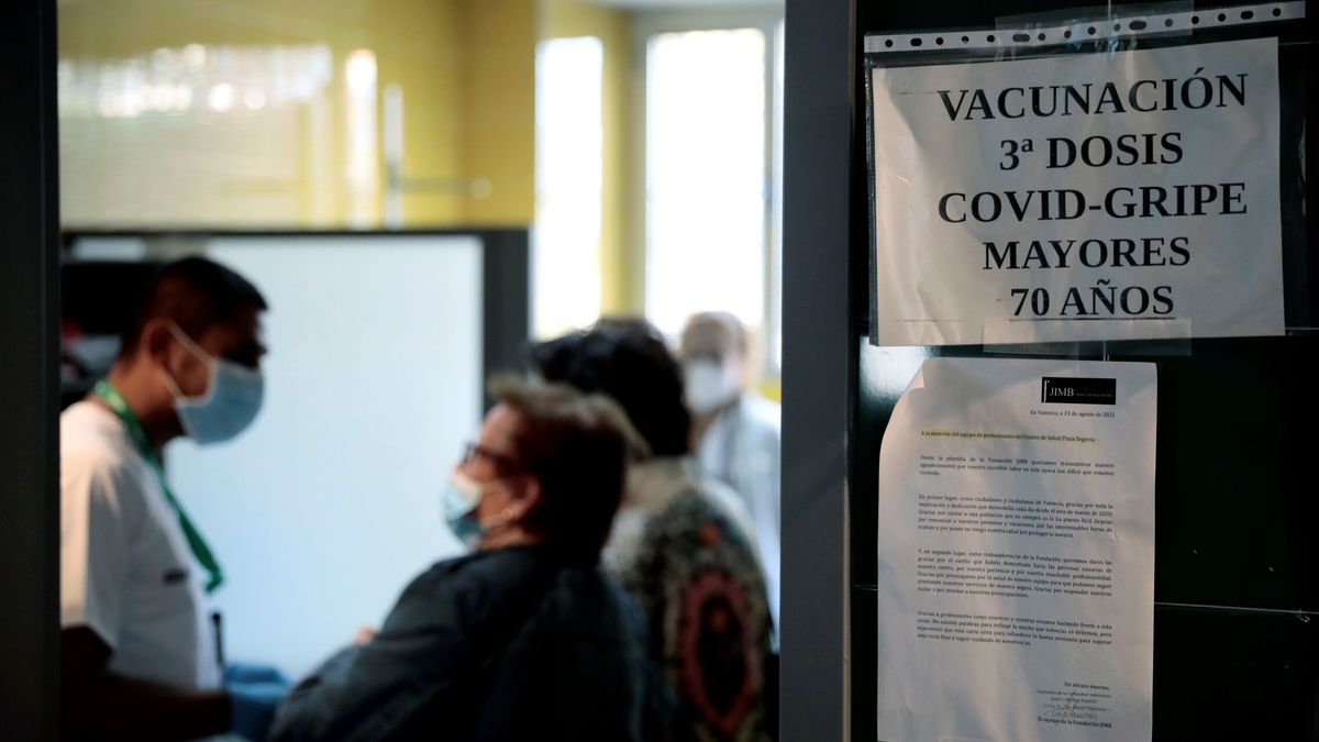 Frente a ómicron, falta algo más que vacunas: ¿qué pasa con los refuerzos sanitarios?