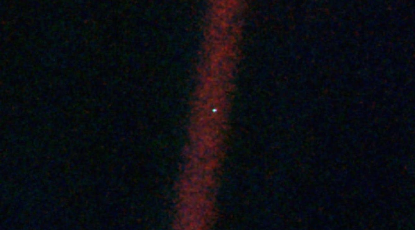 La foto 'Pale Blue Dot' —el punto pálido azul que es la Tierra— tomada por el Voyager 1 en su viaje hacia el exterior del sistema solar el 14 de febrero de 1990 muestra la soledad de Gaia y la humanidad en la inmensidad del cosmos. Fue idea de Carl Sagan, el otro patrón de Novaceno junto con Lovelock. (NASA/JPL)