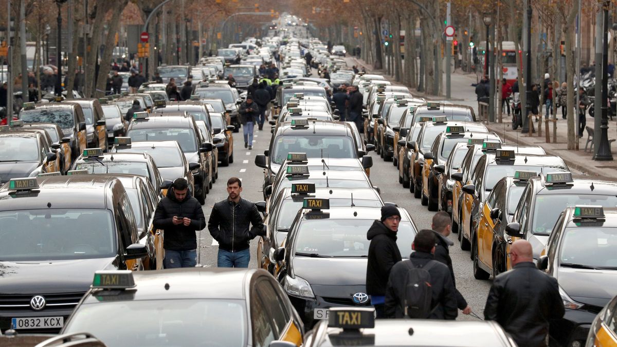Los taxistas colapsan Barcelona y amenazan con hacerlo en otras grandes ciudades