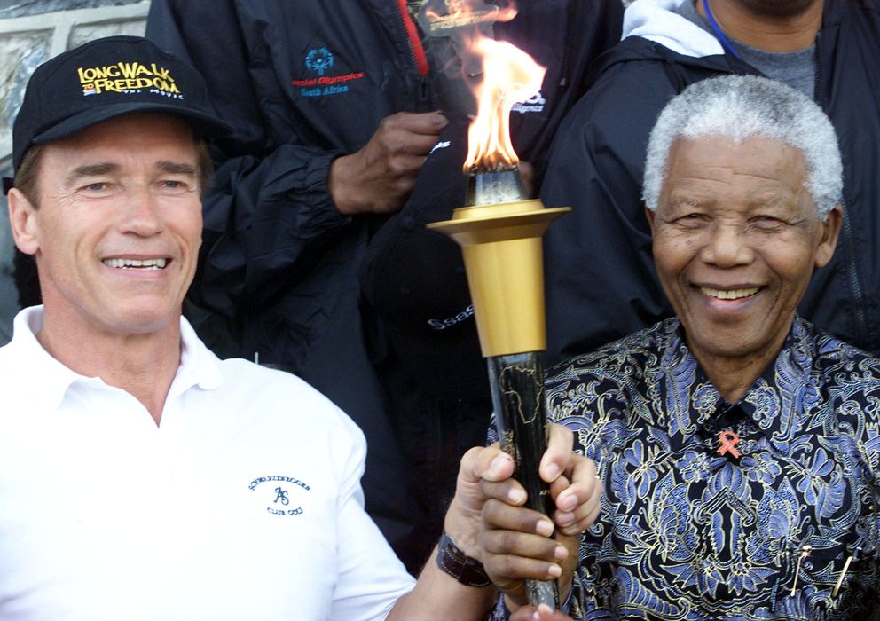 Foto: Nelson Mandela y el actor Arnold Schwarzenegger. (Reuters).