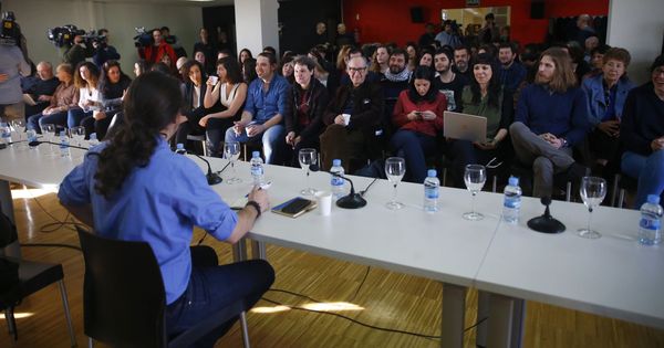 Foto: El líder de Podemos, Pablo Iglesias, durante la primera reunión del consejo ciudadano estatal elegido en la II Asamblea Ciudadana de Podemos. (EFE)