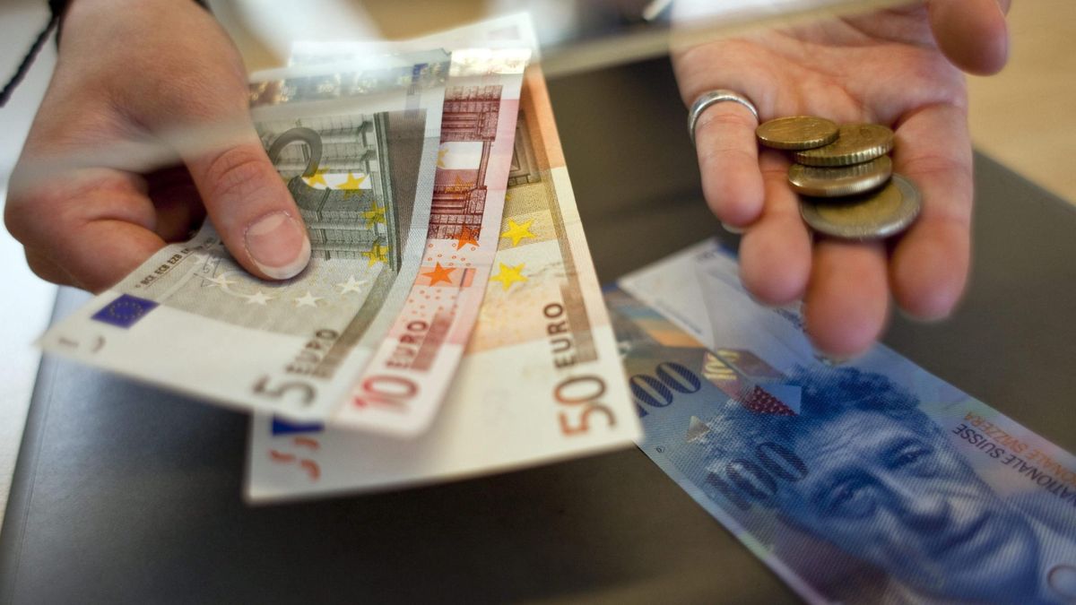 Los hipotecados en francos suizos preparan una demanda colectiva contra la banca