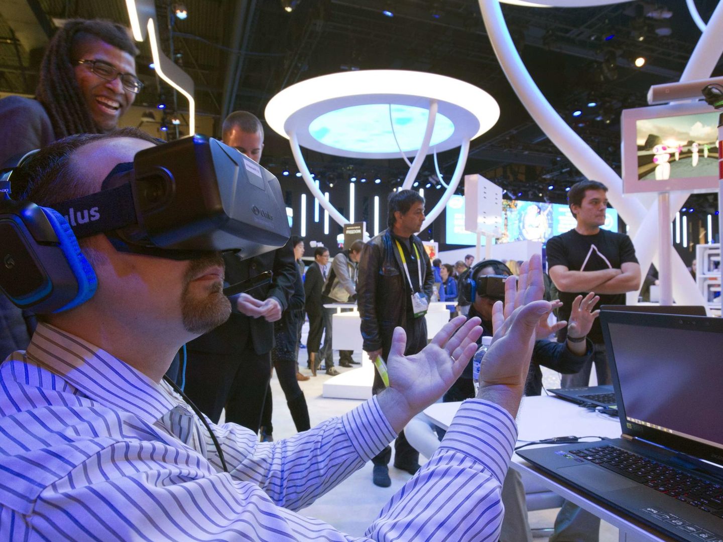 Un usuario prueba Oculus Rift en el pasado CES de Las Vegas. (Reuters)