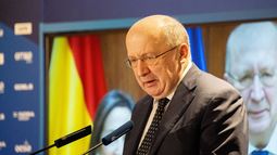 El comisario de Defensa defiende la fusión de empresas y la consolidación del sector en Europa