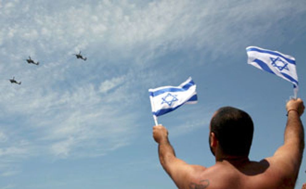 Foto: Israel festeja su 60 aniversario en jornada de luto para los palestinos