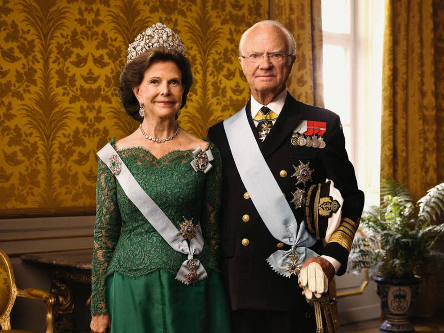 Los nuevos retratos oficiales de Carlos Gustavo y Silvia de Suecia con ...