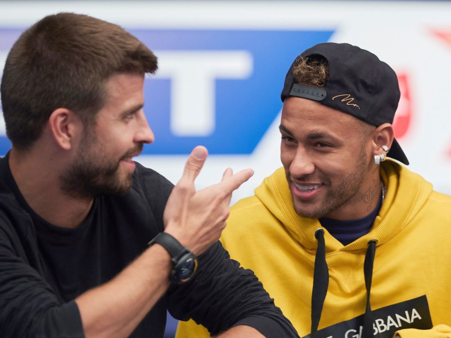 Piqué y Neymar, en un acto reciente. (EFE) 