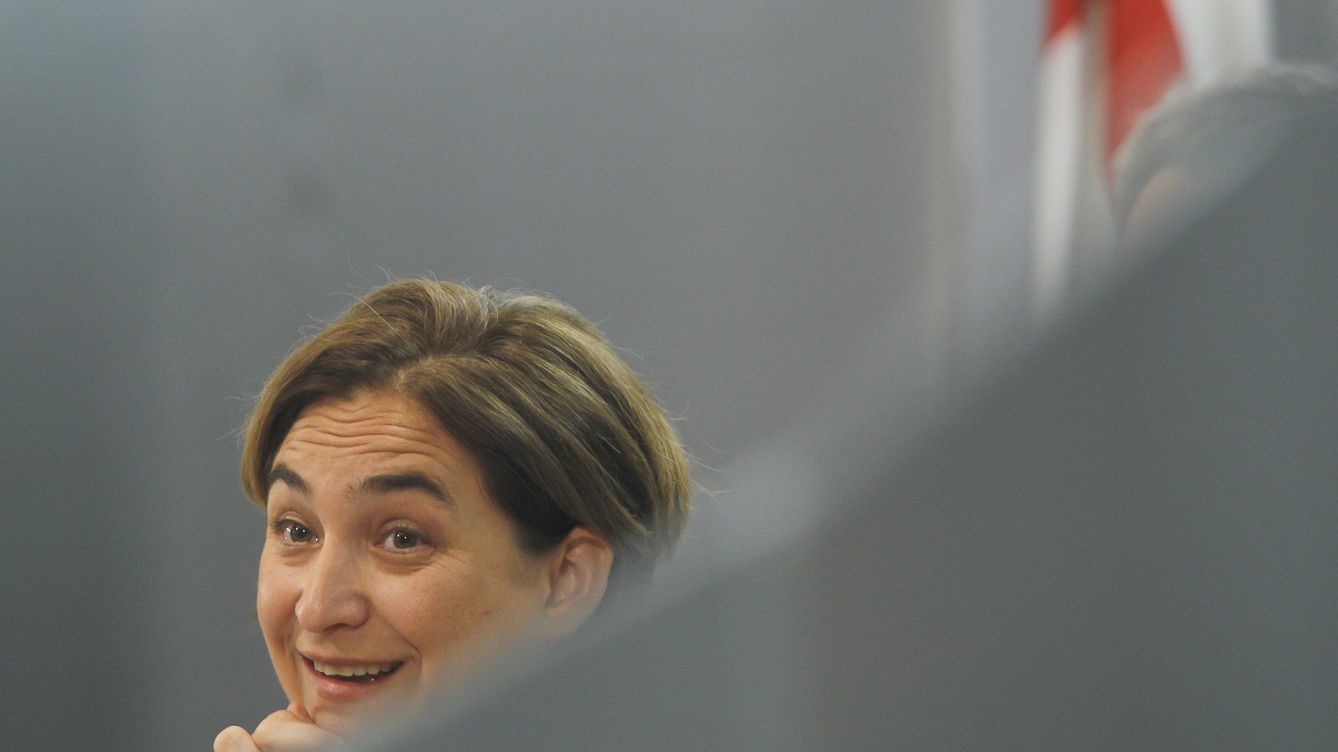 Foto: La alcaldesa de Barcelona, Ada Colau, durante una rueda de prensa en el Consistorio. (Efe)