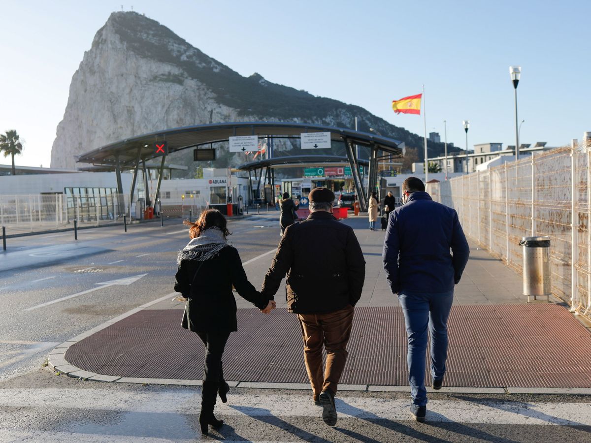 Foto: Paso fronterizo entre España y Gibraltar en una imagen de archivo. (Reuters/Jon Nazca)
