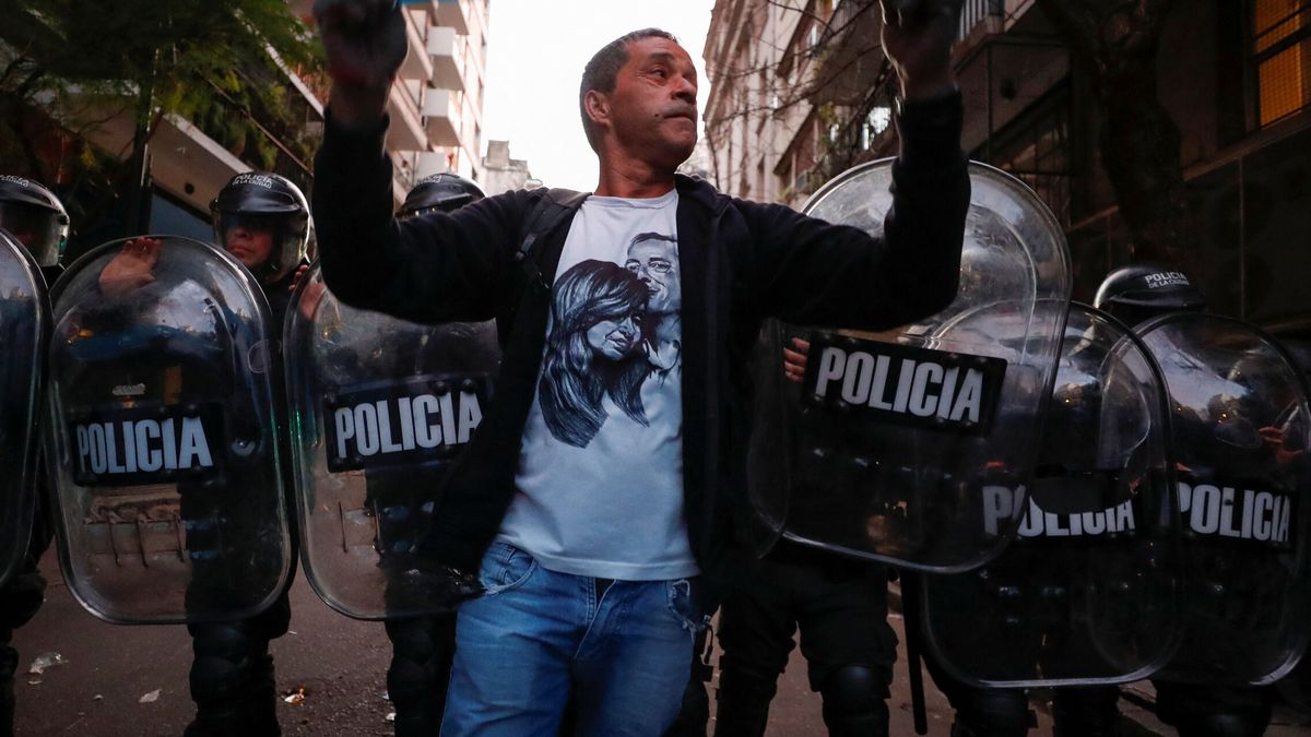 Policía y simpatizantes de Cristina Kirchner se enfrentan en Buenos Aires