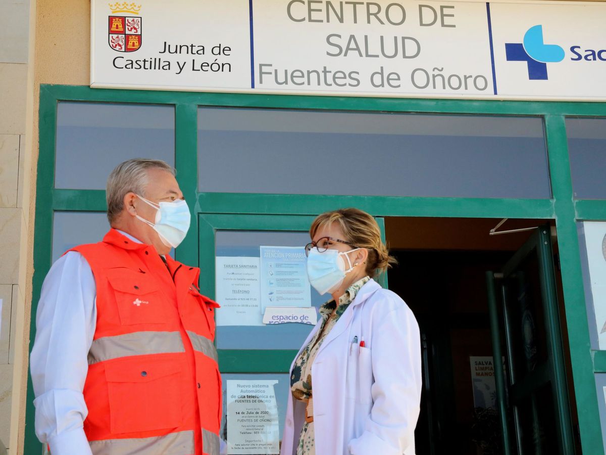 Foto: Un centro de salud en un pueblo de Salamanca. (Miriam Burgués Flórez/Agencia EFE)