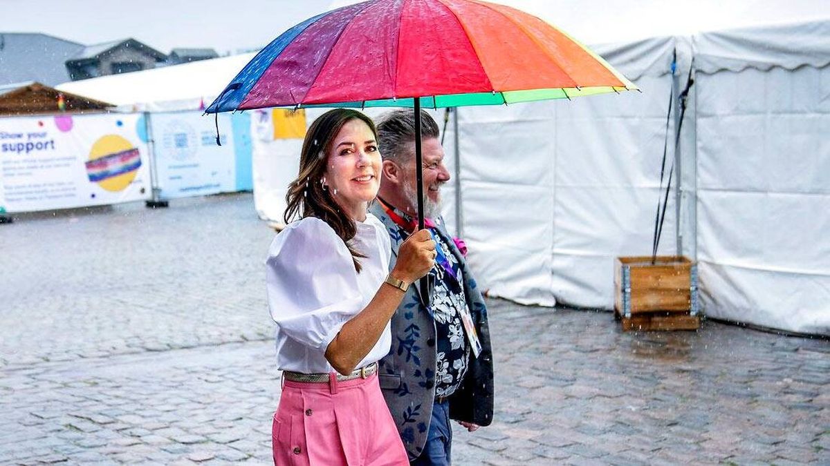 Mary de Dinamarca, musa del colectivo LGTB: su look y su paraguas arcoíris