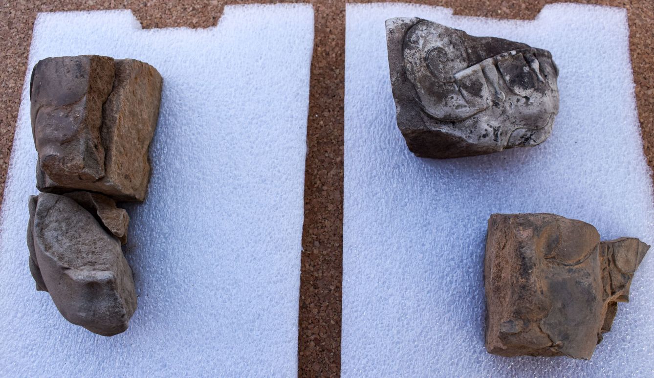 Algunos de los restos encontrados esta semana por los arqueólogos del CSIC en yacimiento de El Turuñuelo en Badajoz. (EFE)