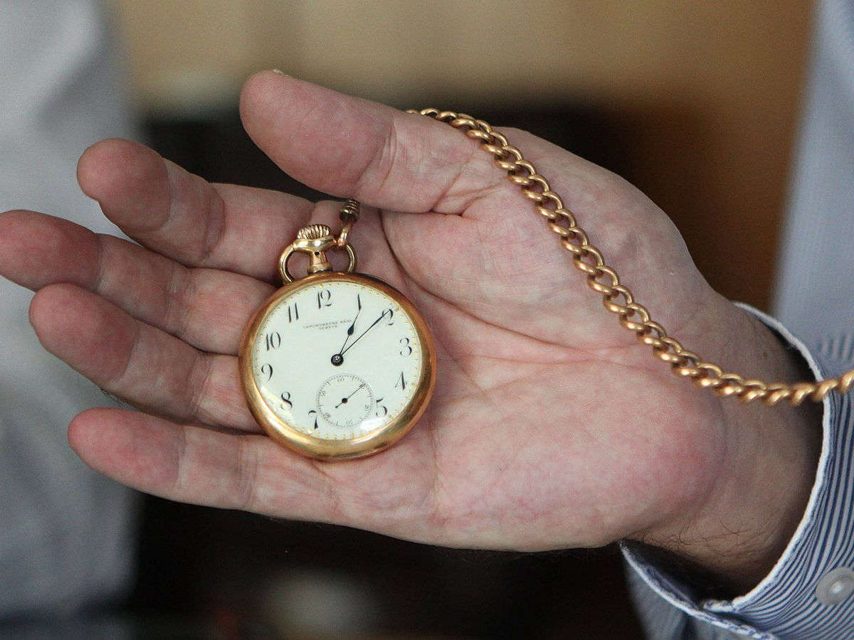 Foto: Imagen de archivo de un reloj de bolsillo. (EFE/Iván Franco)