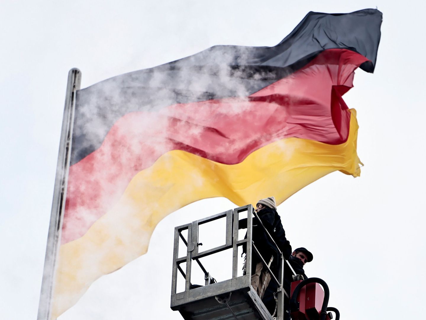 Bandera alemana en el Reichstag de Berlín. (Reuters)