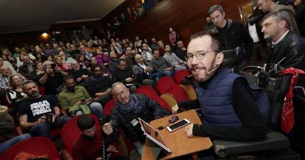 Foto: El secretario de Organización estatal de Podemos, Pablo Echenique, a su llegada a una reunión de los círculos en Murcia el pasado enero. (EFE)