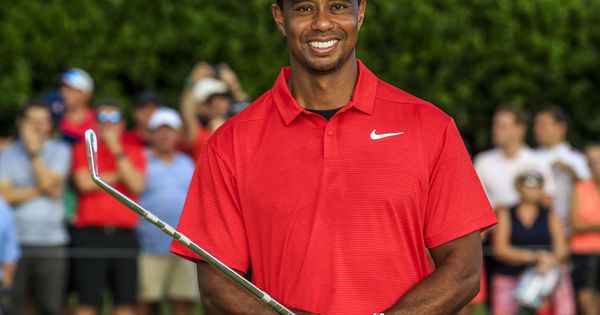 Foto: Tiger Woods sonríe tras ganar el Tour Championship. (Reuters)