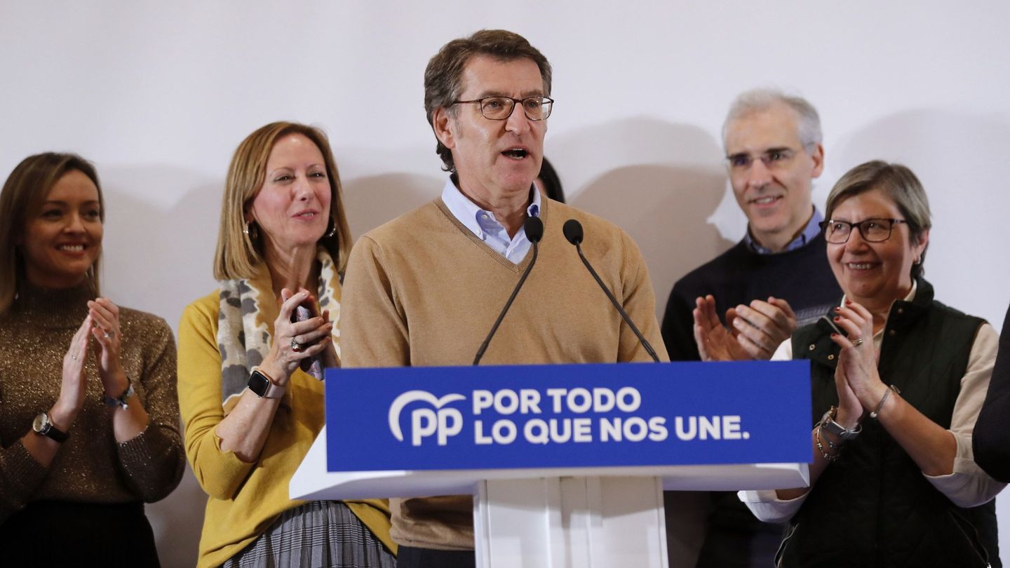 El presidente del Partido Popular de Galicia, Alberto Núñez Feijóo, valorando los resultados electorales. (EFE)