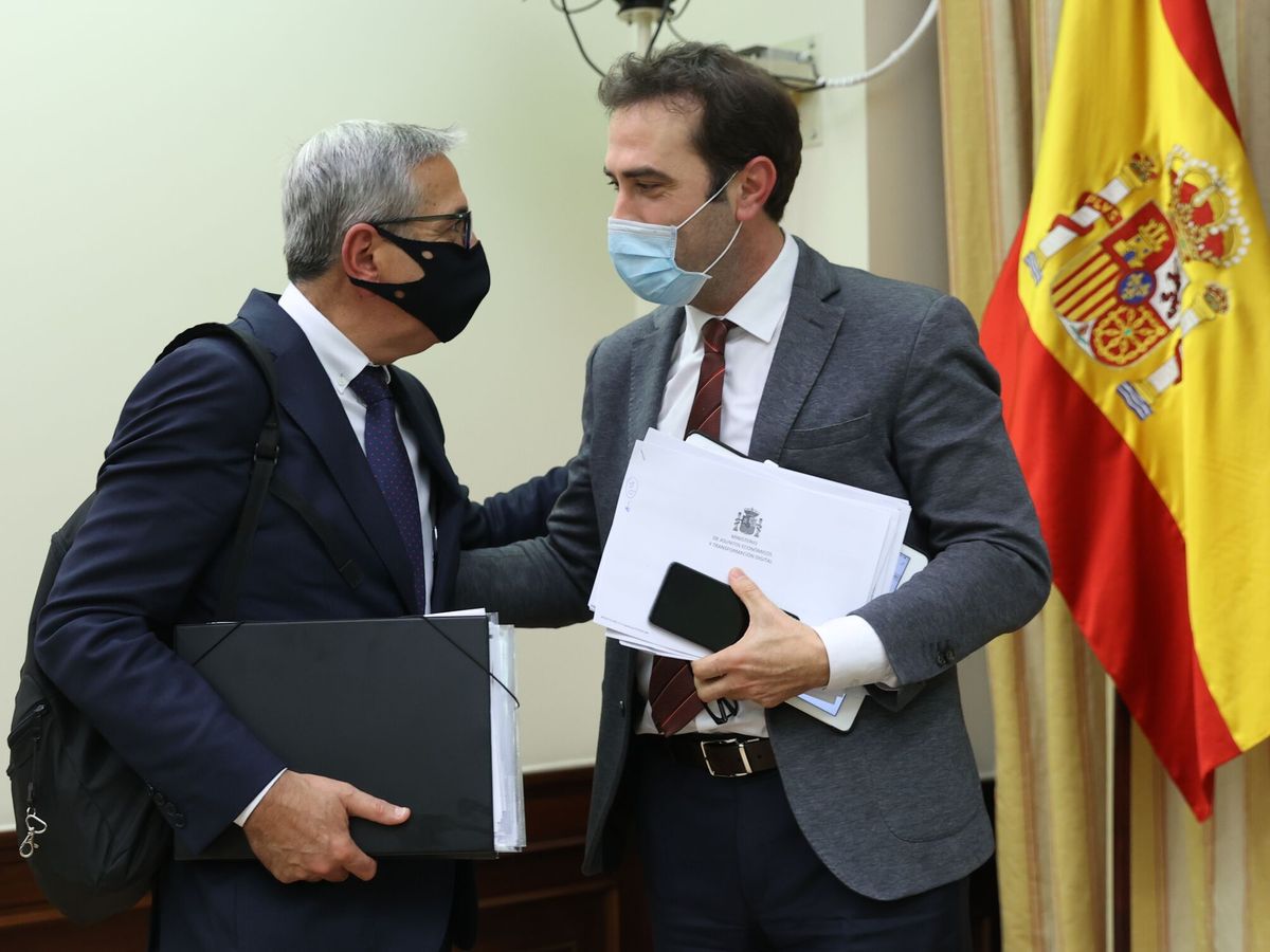 Foto: El presidente del ICO, José Carlos García de Quevedo (i), y el secretario general del Tesoro, Carlos Cuerpo (d). (EFE/Kiko Huesca)