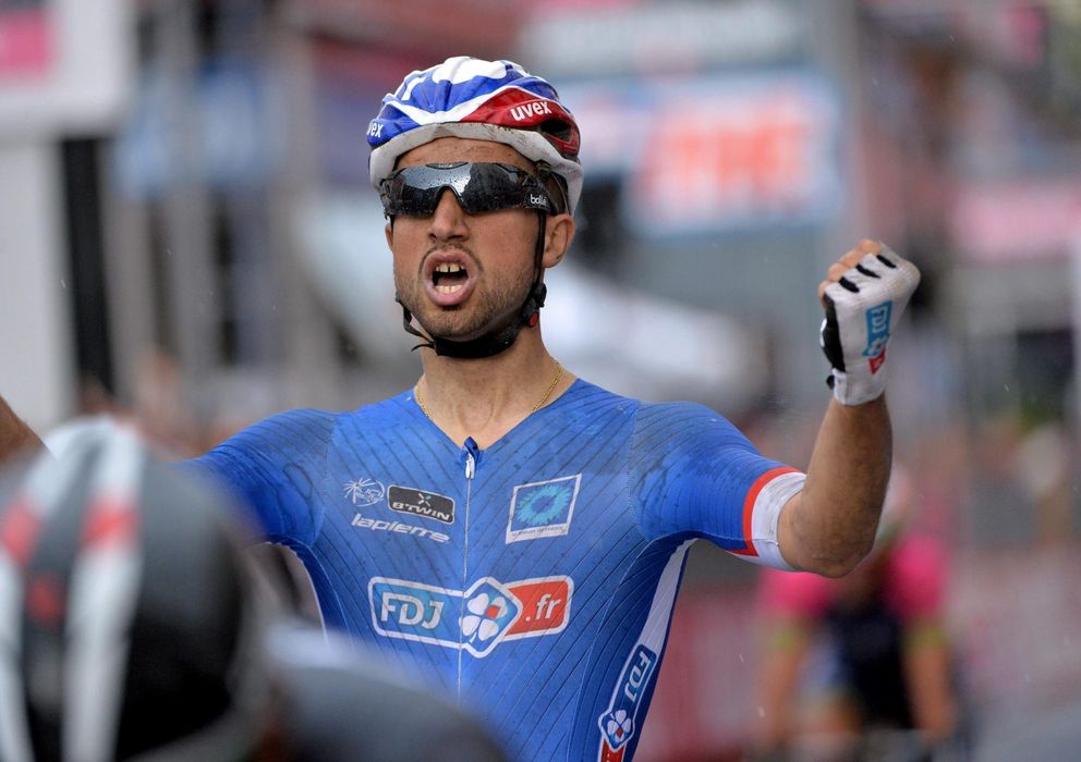 Foto: Bouhanni celebra el triunfo conseguido en la cuarta etapa del Giro (Efe).