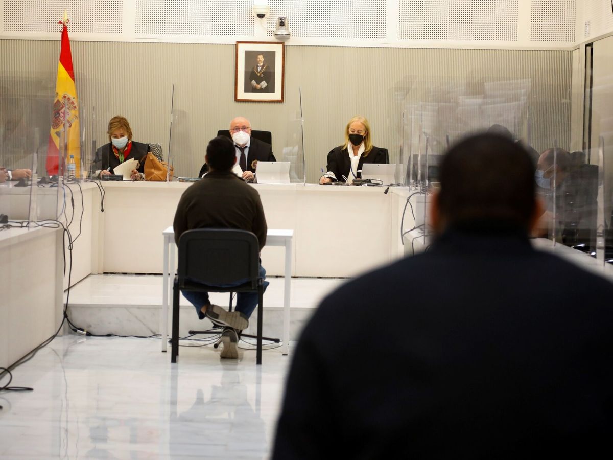 Foto: Vista del juicio en la Audiencia Nacional a los cuatro presuntos integrantes de una red de captación del Daesh en Barcelona. (EFE)