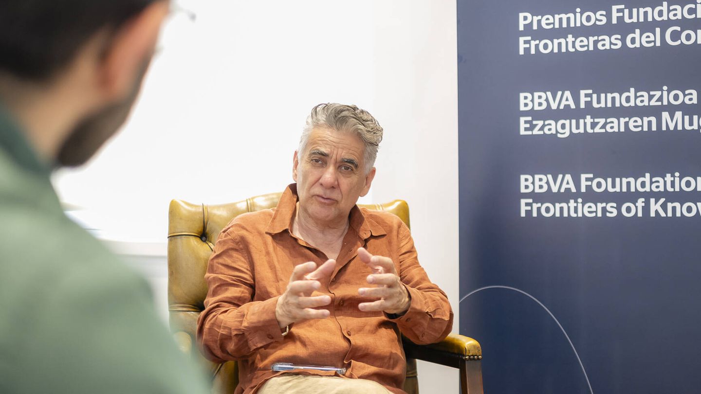 Gerardo Ceballos durante la entrevista. (Fundación BBVA)