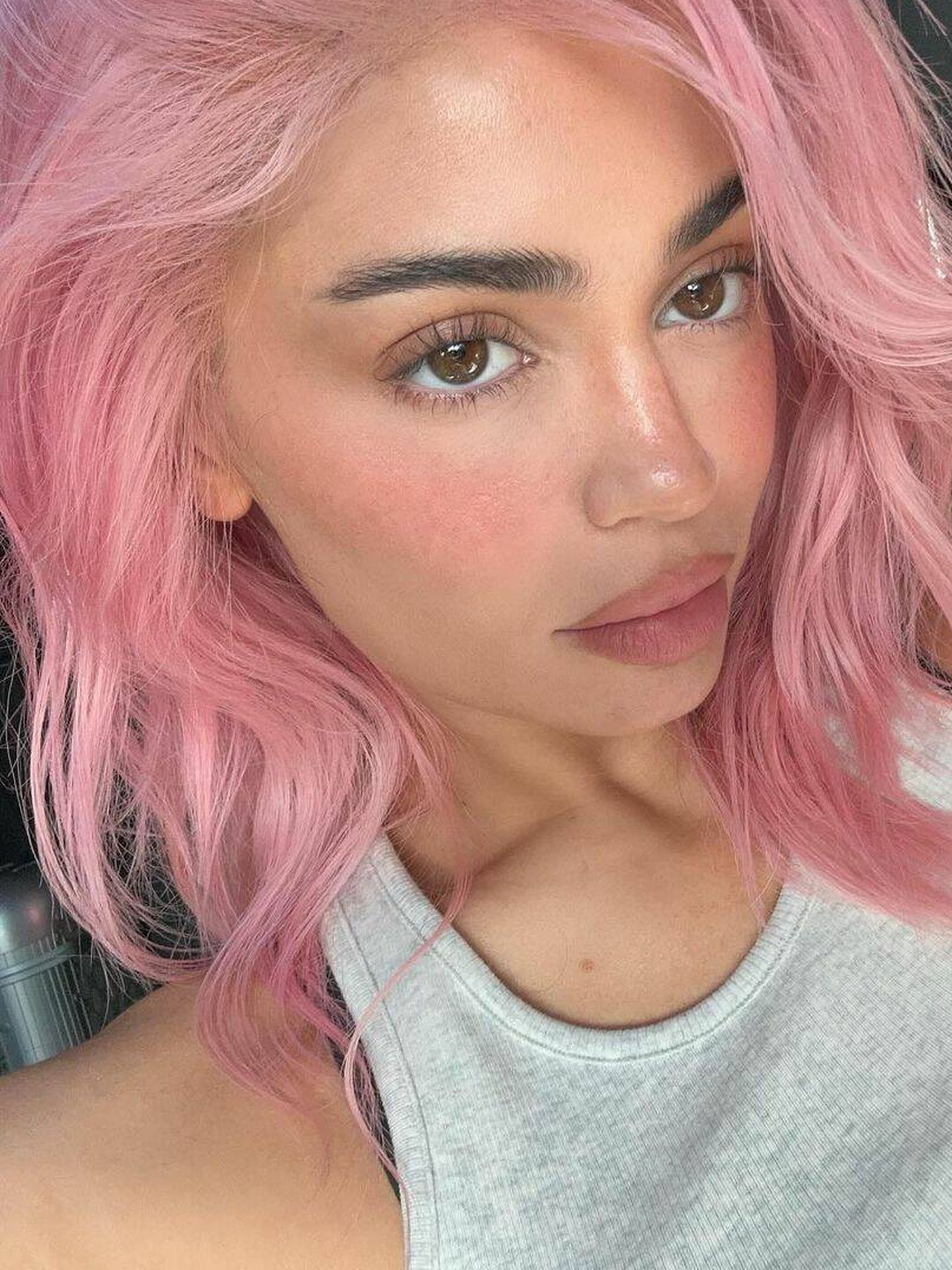 Kylie Jenner con su coloración rosa chicle. (Instagram/@kyliejenner)