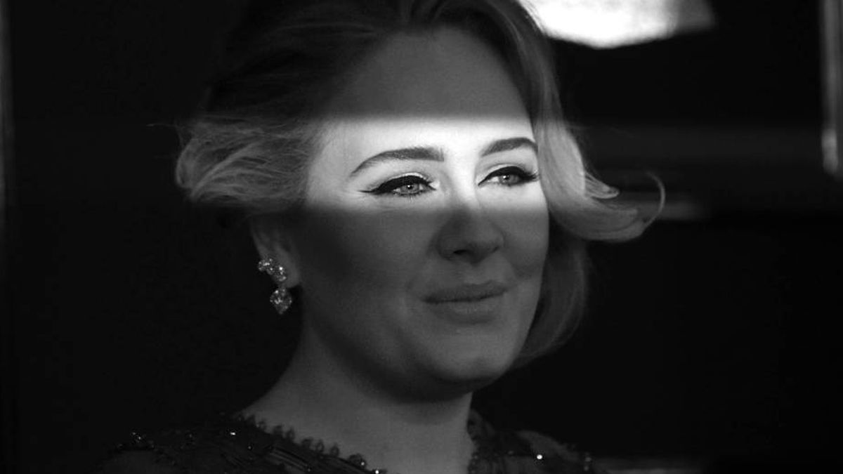 Adele nos vuelve a mostrar su gran cambio físico con un icónico vestido