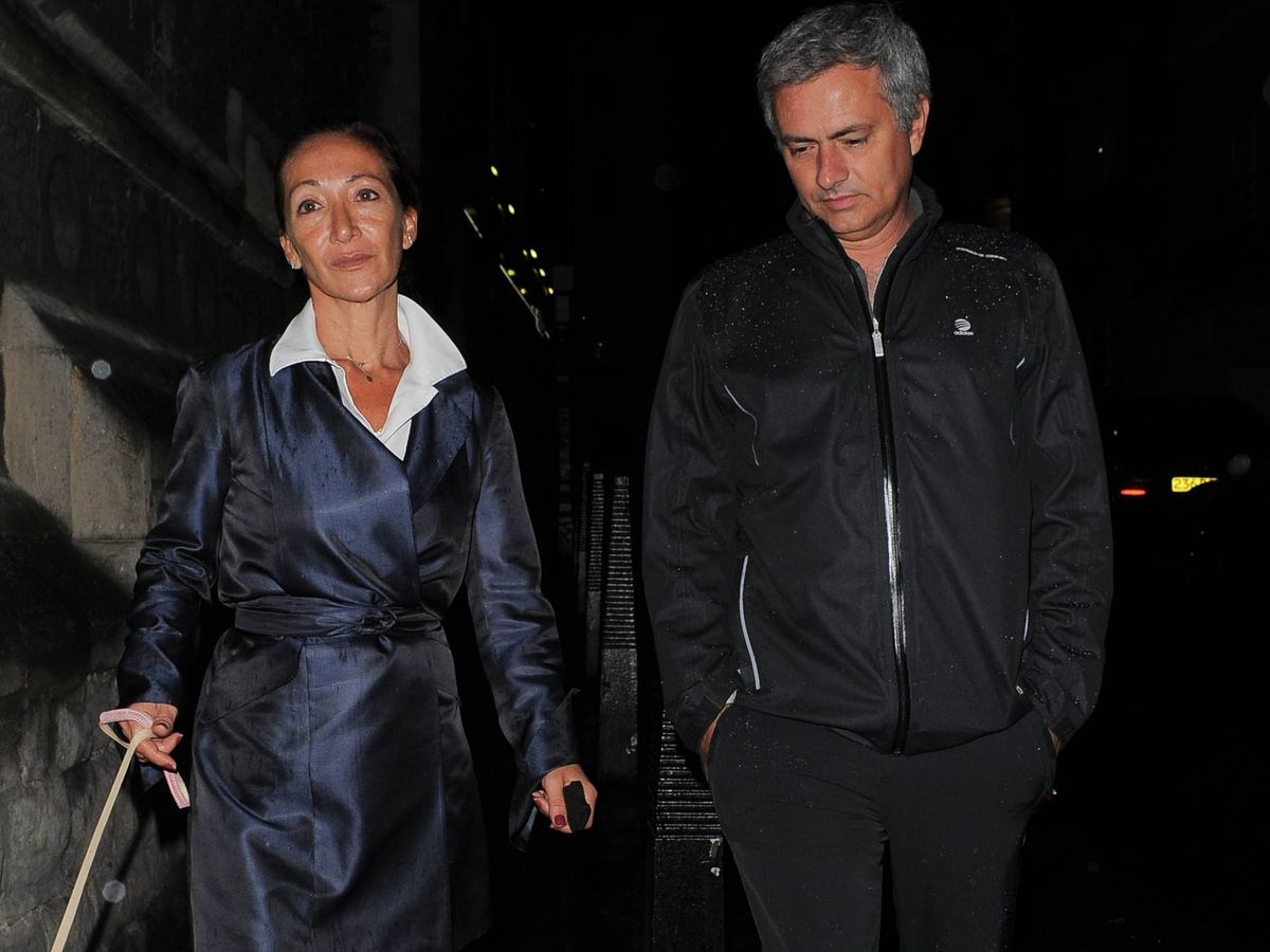 Foto: Matilde y José Mourinho paseando en Londres, en una foto de archivo. (Cordon Press)