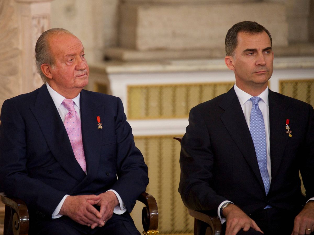Foto: Juan Carlos y Felipe, en el acto de abdicación del Rey emérito. (Limited Pictures)