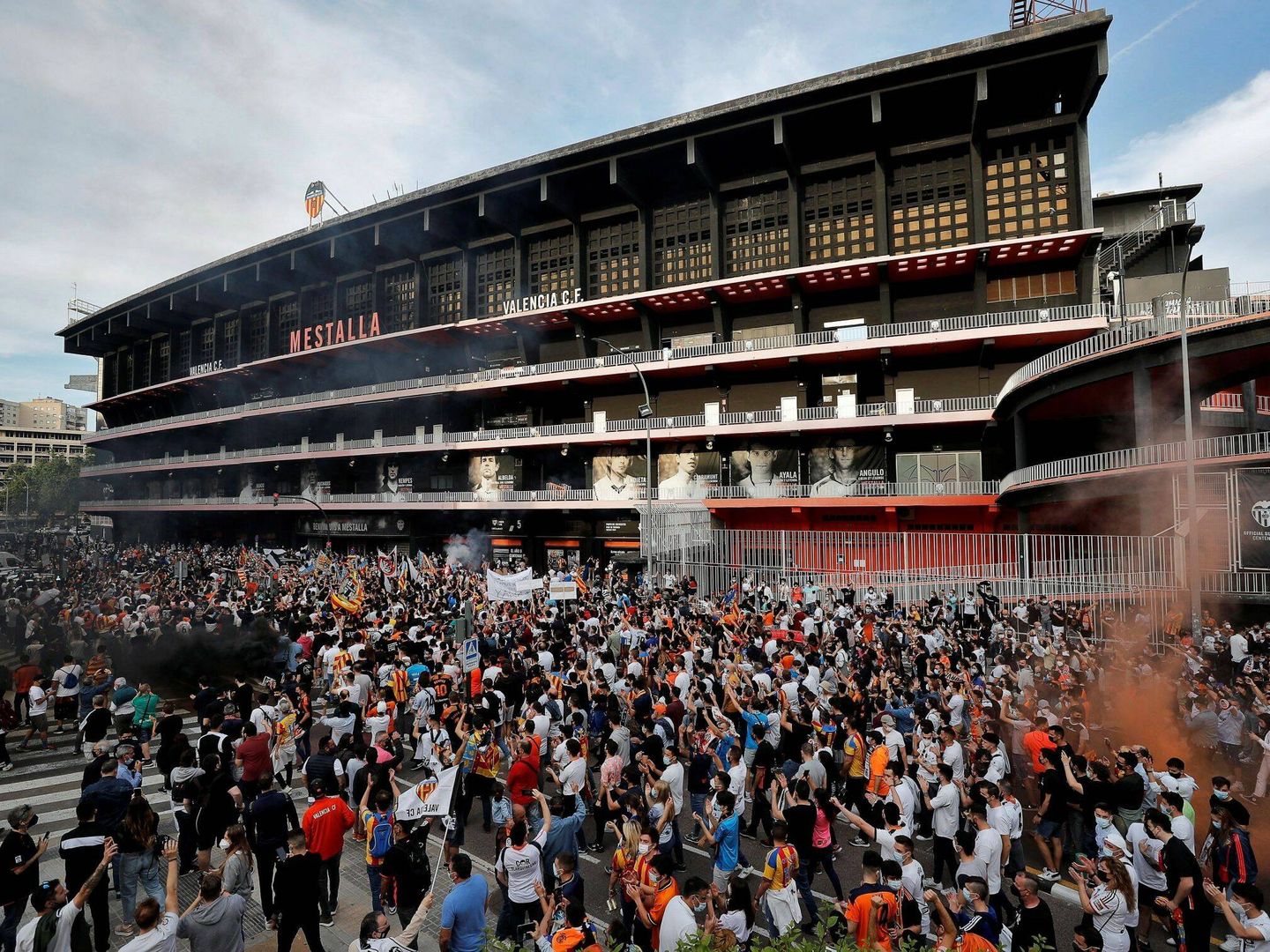 Exterior de Mestalla antes de un partido en una imagen de archivo. (EFE/Manuel Bruque)