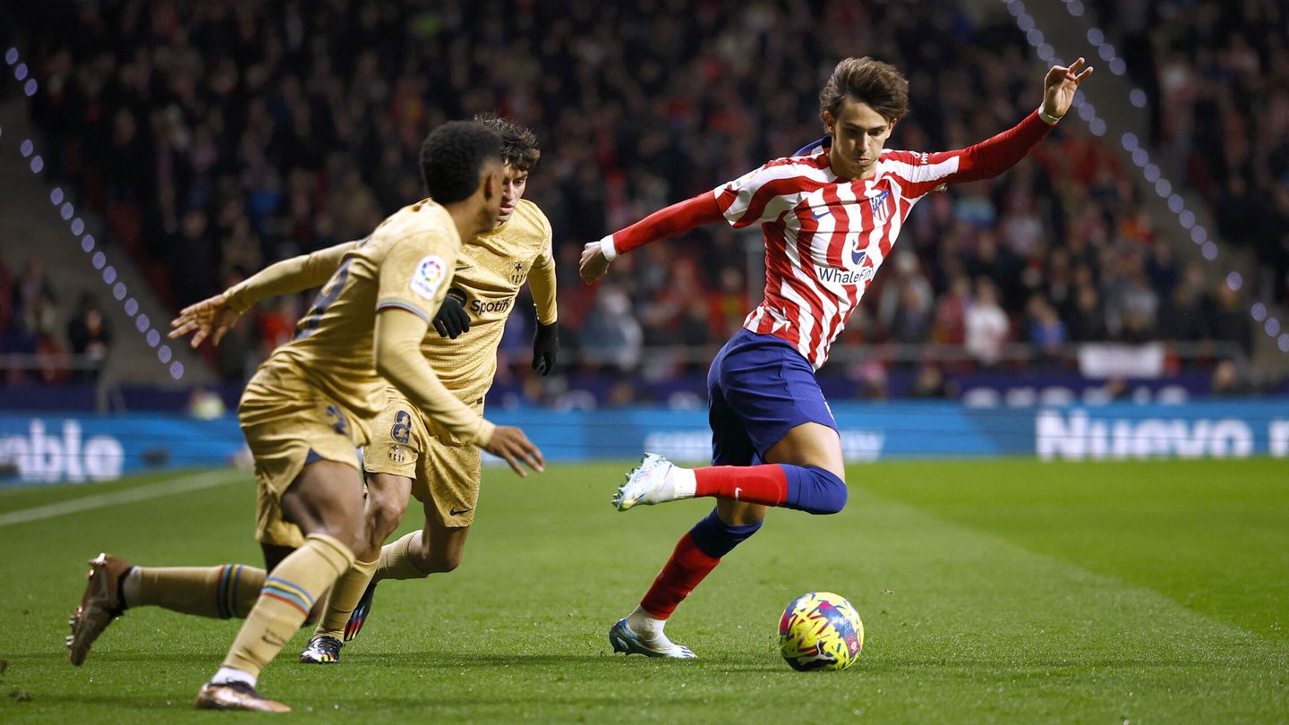 Joao Félix en un partido contra el FC Barcelona en el Metropolitano. (Reuters/Juan Medina)