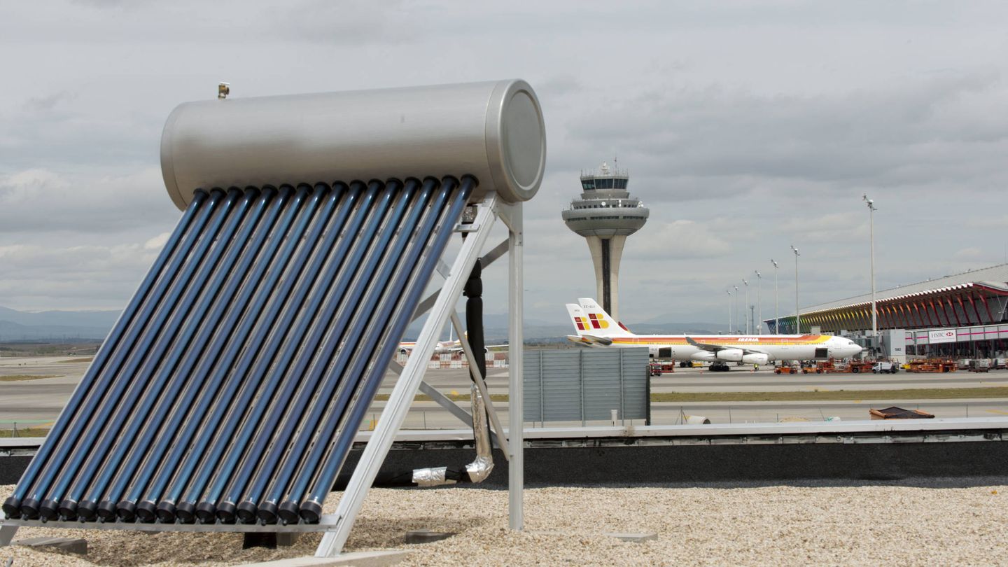Placas fotovoltaicas del aeropuerto Madrid-Barajas Adolfo Suárez.