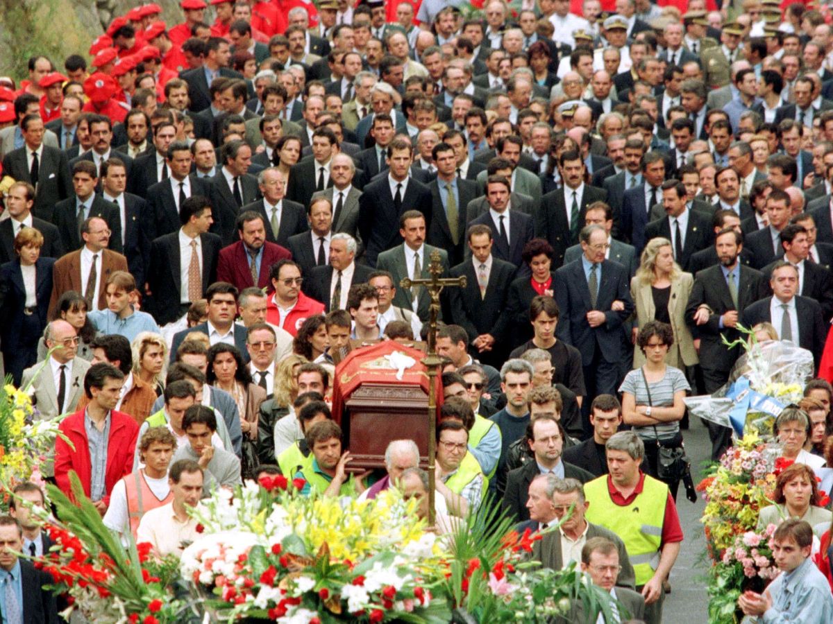 Foto: El funeral de Miguel Ángel Blanco tuvo lugar el 14 de julio de 1997. (Reuters/Desmond Boylan)