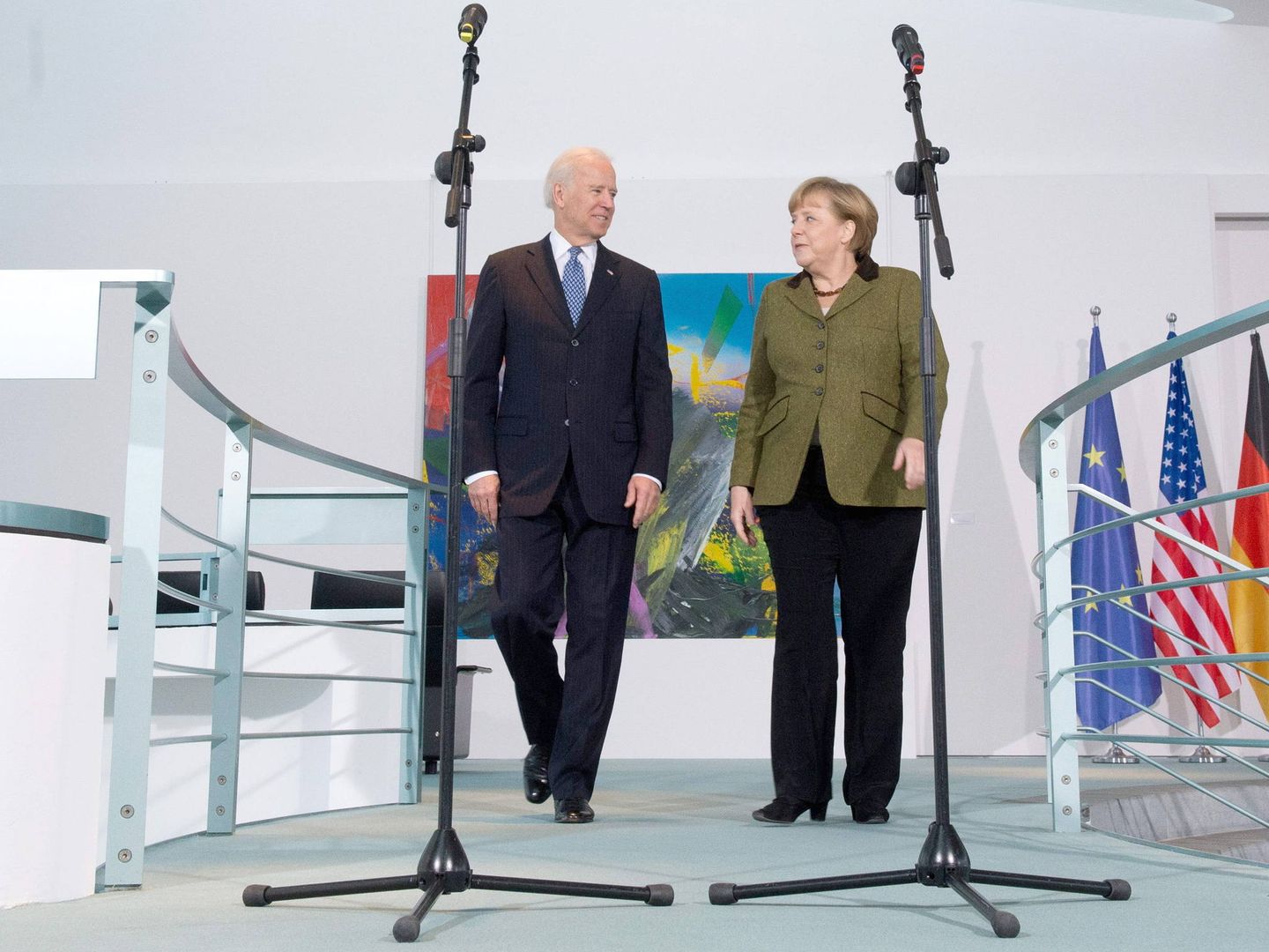 Biden junto a la canciller alemana durante su etapa como vicepresidente de Estados Unidos. (Reuters)