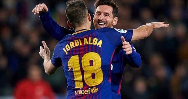 Foto: Los jugadores del FC Barcelona Leo Messi y Jordi Alba celebran un gol. (EFE)