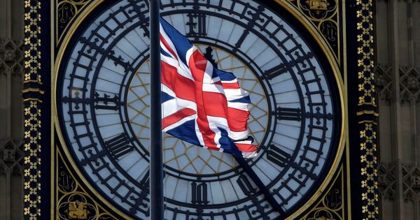 Foto: La bandera de Reino Unido sobre la esfera del Big Ben (Reuters)