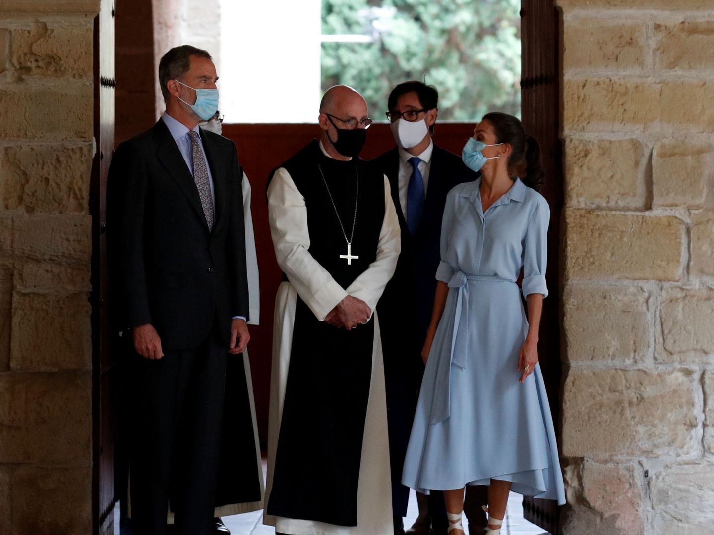 Los Reyes visitan el monasterio de Poblet. (Reuters)