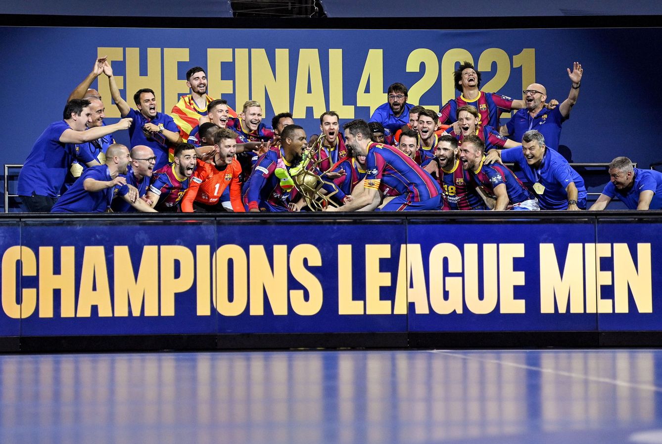 El FC Barcelona levanta la Champions 2020-2021. (EFE)