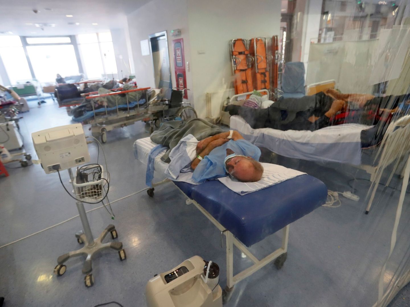 Pacientes en un hospital. (EFE/EPA/Robert Ghement)
