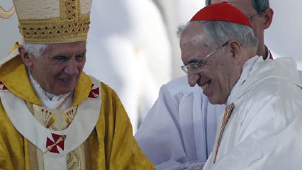 El Papa dice en Berlín que el "ídolo pagano" Hitler quería sustituir a Dios