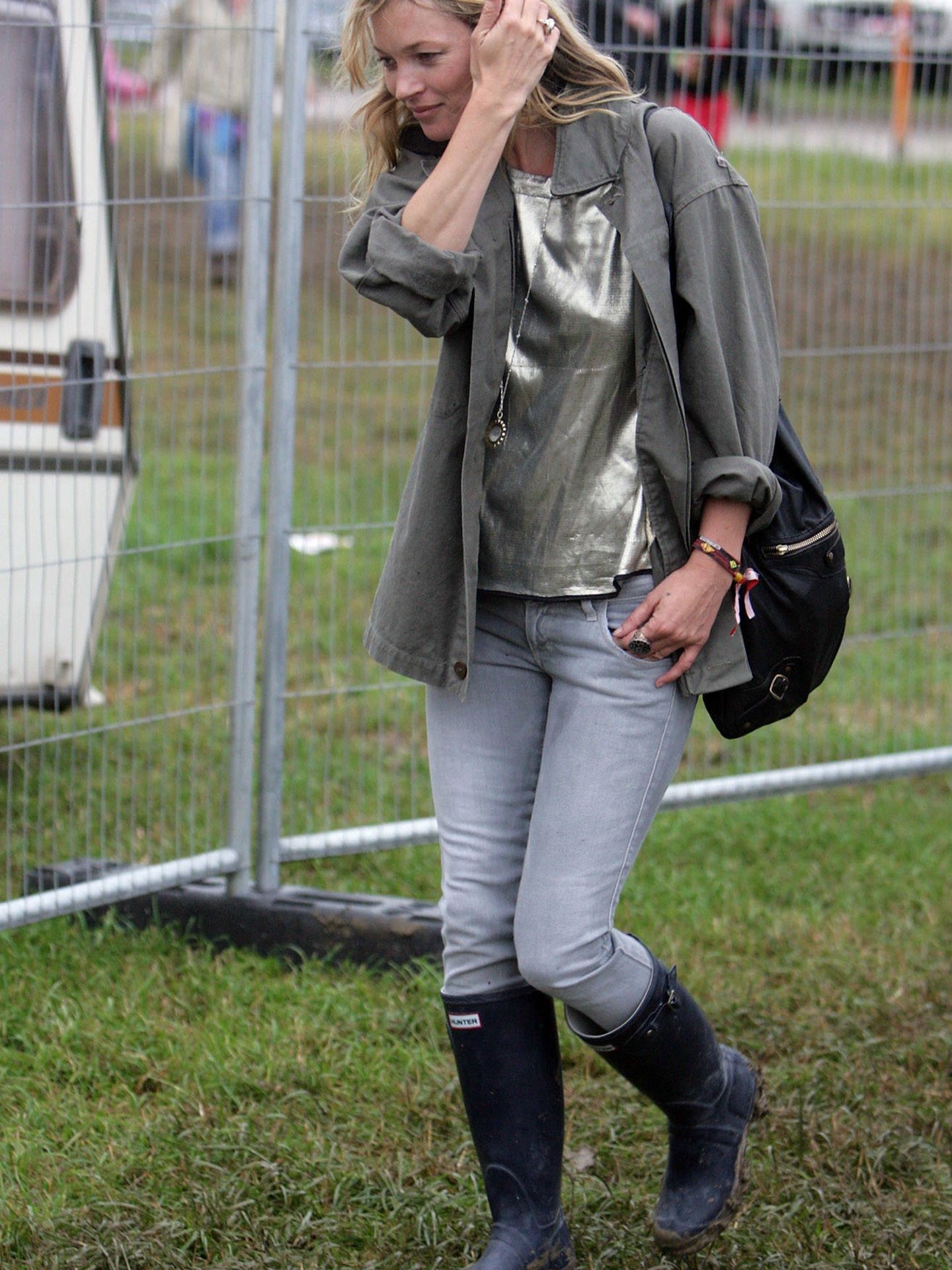 Kate Moss, con sus Hunter en el Glastonbury Festival de 2008. (Getty)